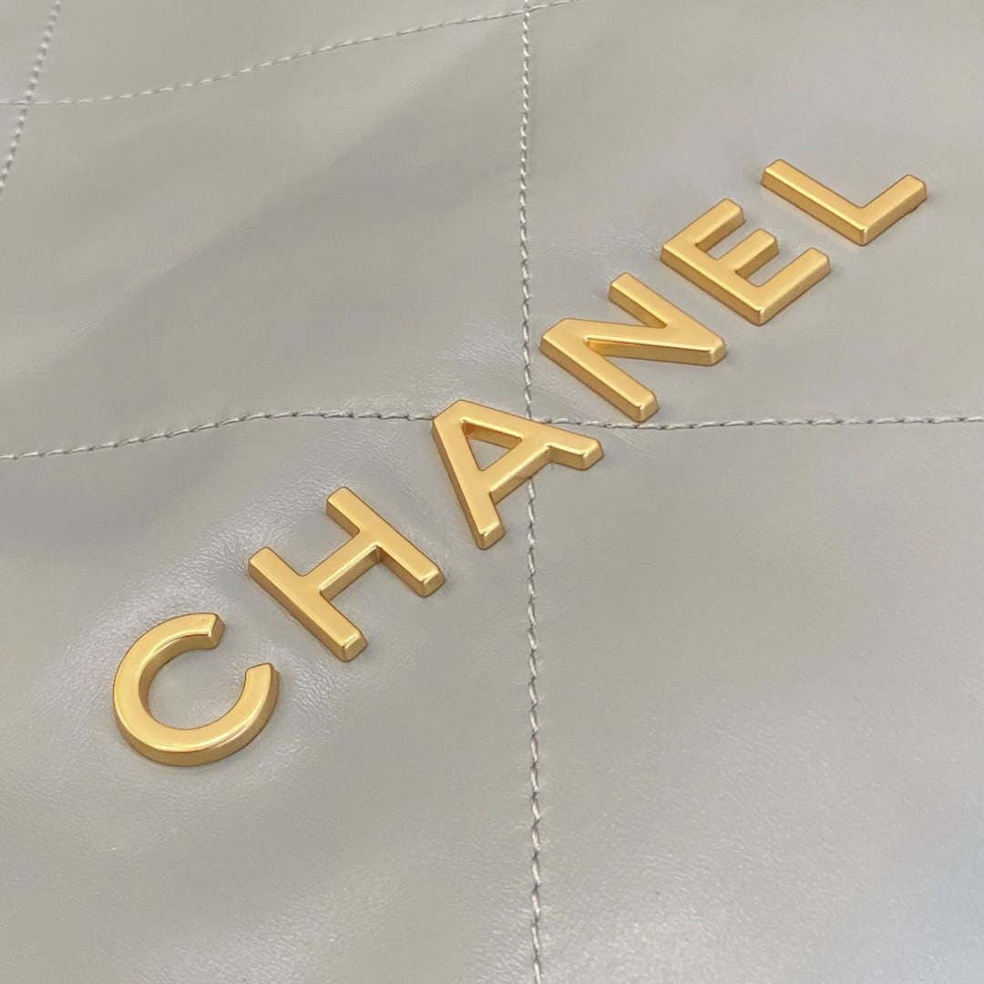 chanel-22-as3260-small-handbag-shiny-calfskin-light-green-005-luxibags.ru